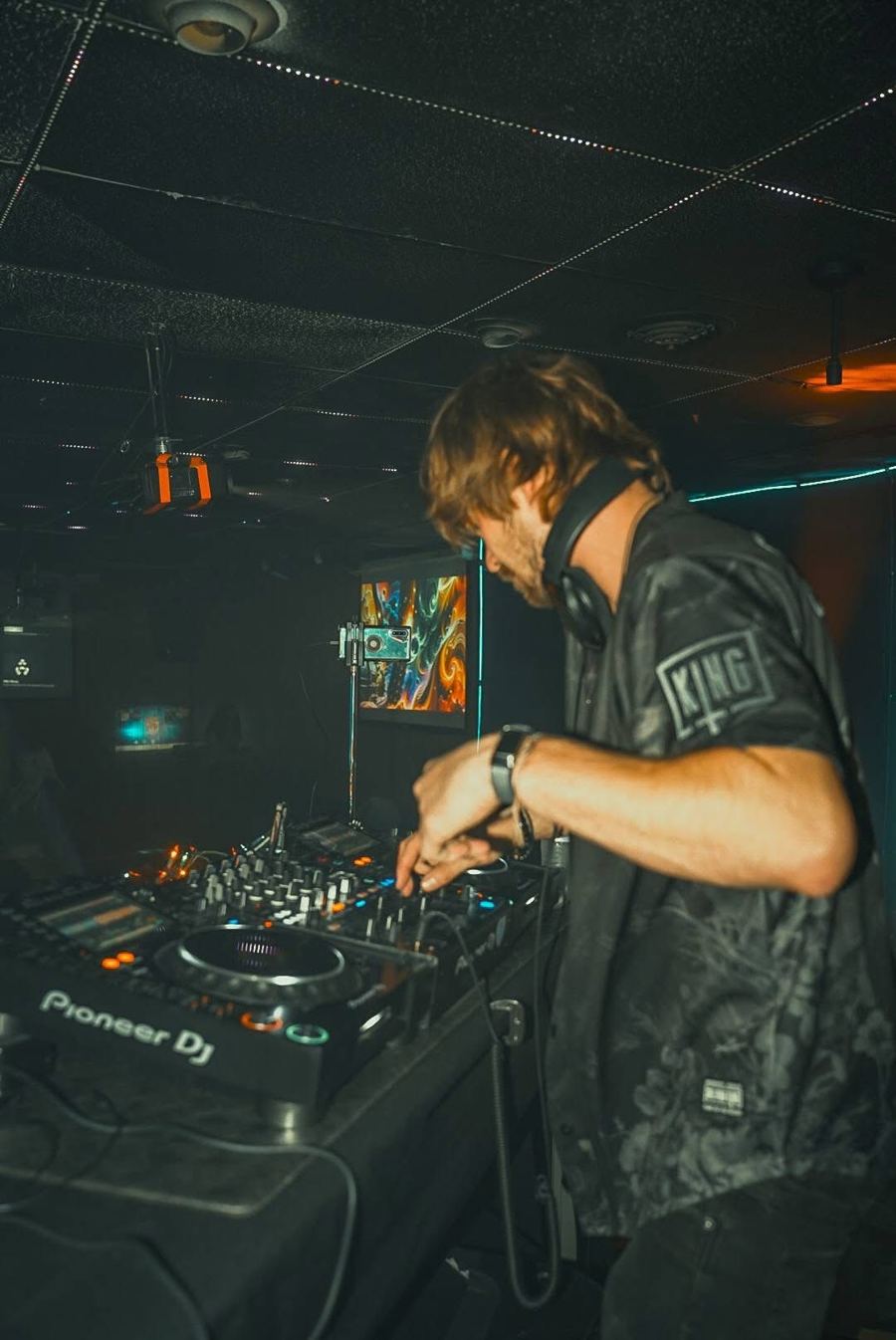 Doosa performing live